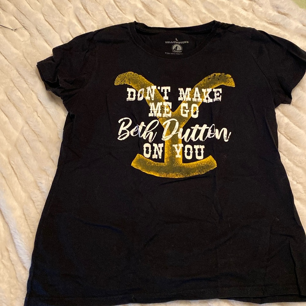 Yellowstone black crewneck Beth, Dutton T-shirt